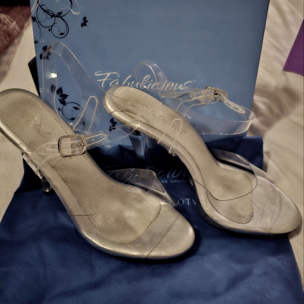 Fabulicious bikini posing heels